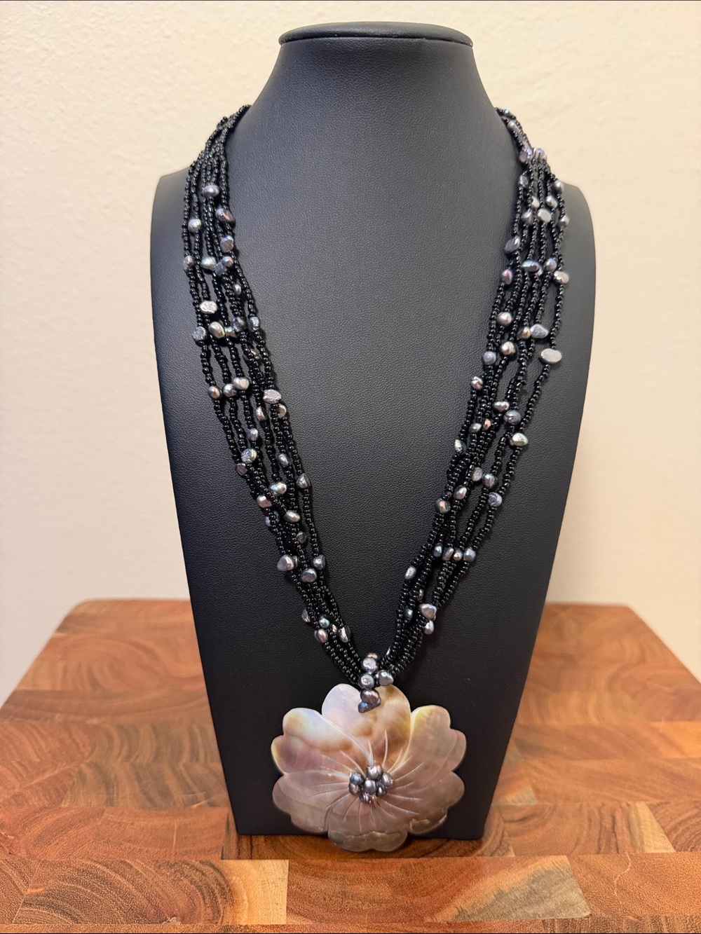 22" Multi-Strand Black Beaded Cultured Pearls Mother of Pearl Flower Neckace